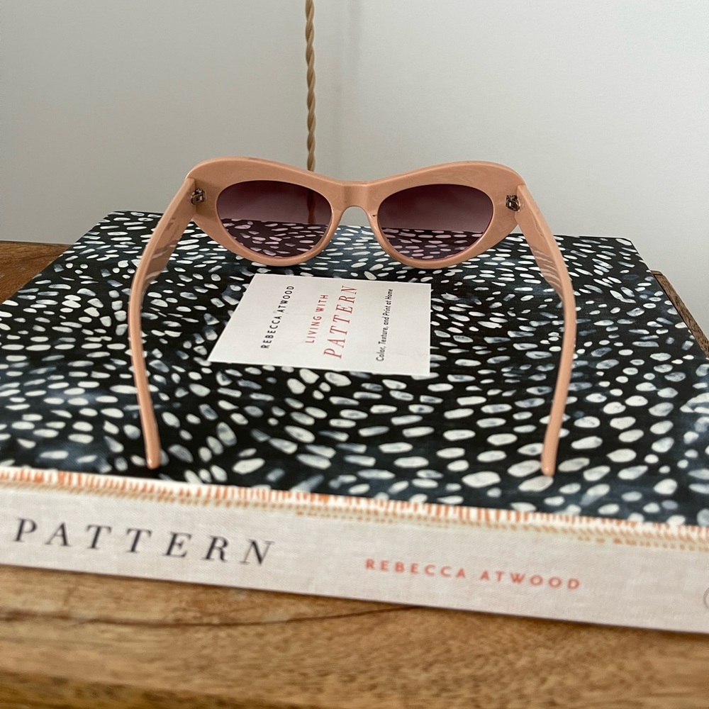 Pink oval sunglasses - Picture 4 of 6